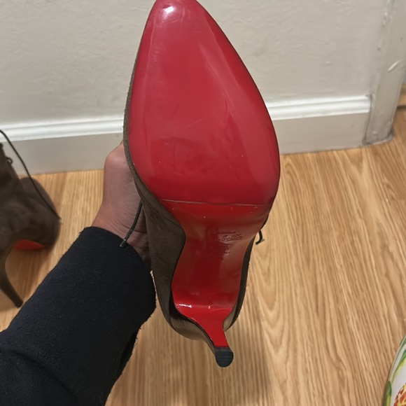 CHRISTIAN LOUBOUTIN brown suede boots. Size 39.5 - Picture 4 of 6